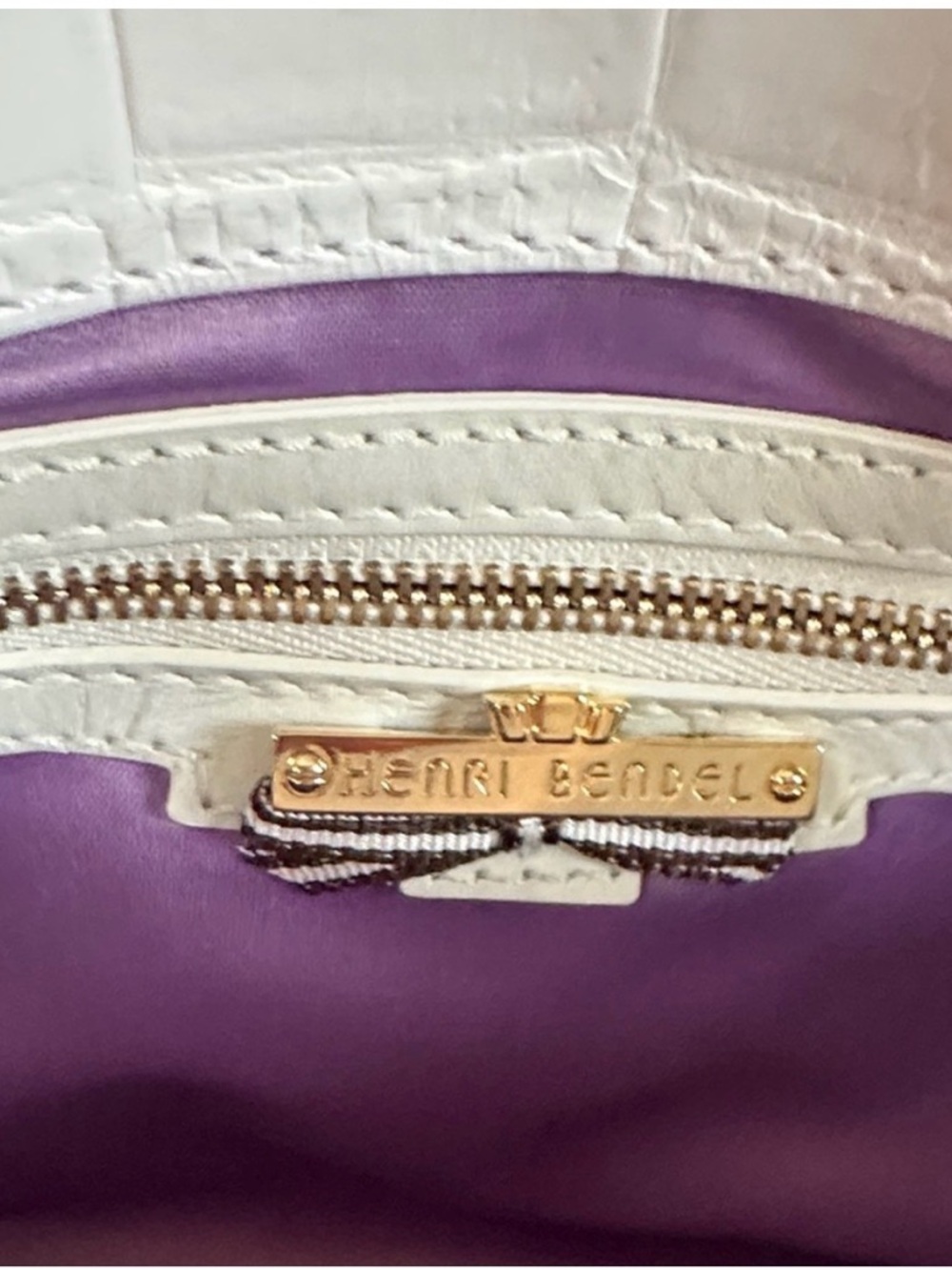 Henri Bendel White “Starlet” Crocodile-Embossed Leather Small Shoulder Bag GUC - Picture 7 of 16